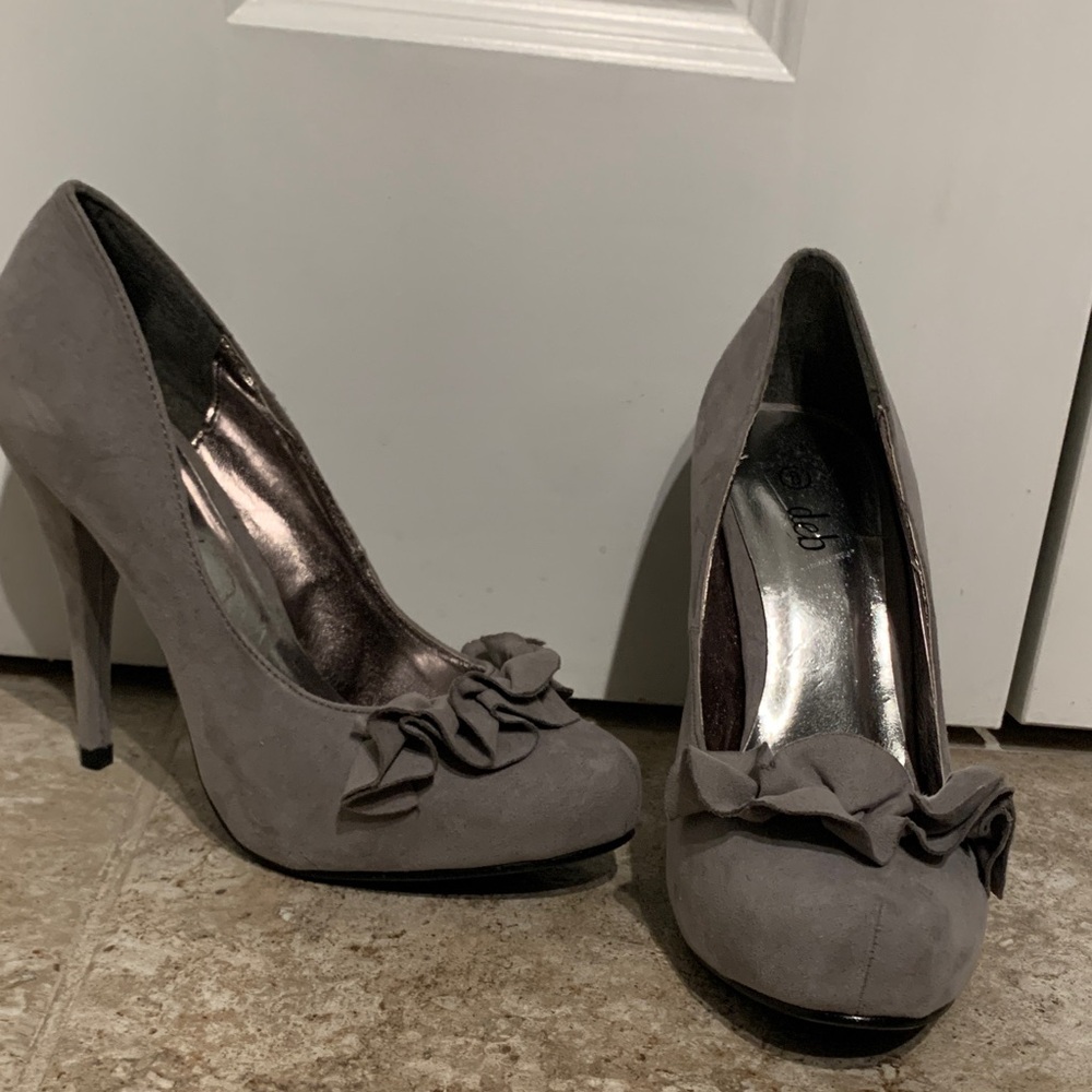 “Deb” Gray Women's Heels with Bow Accent